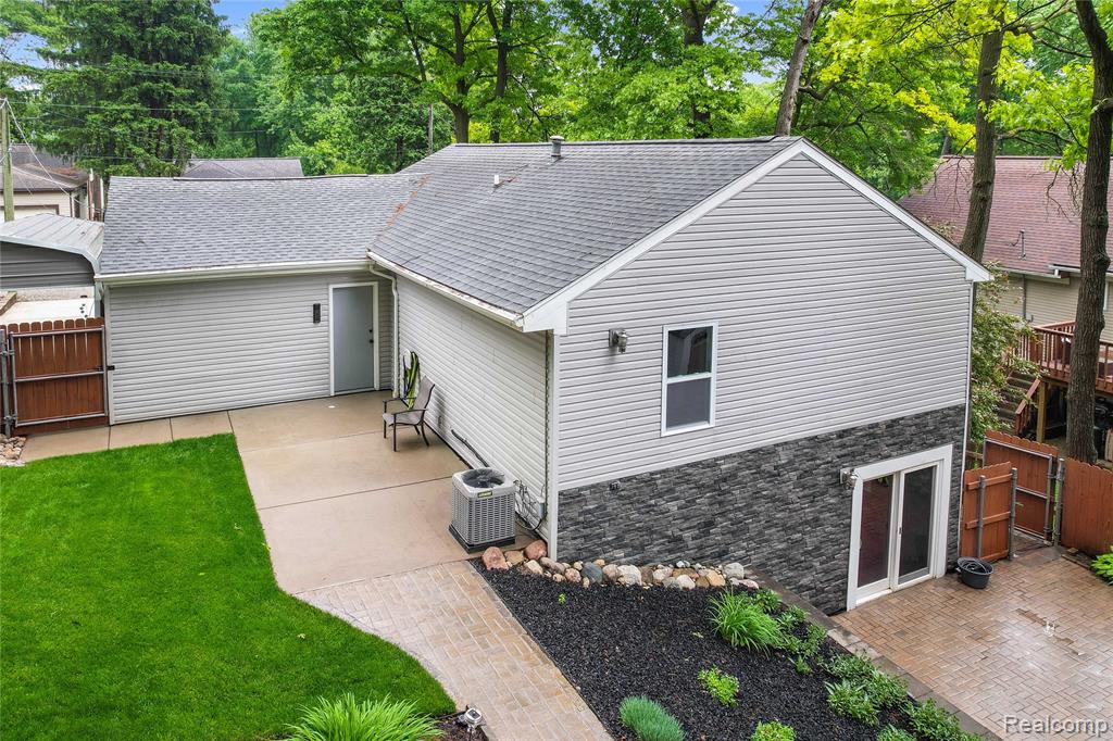 901 Ridge Road, Lake Orion, MI 48362 — Photo 20