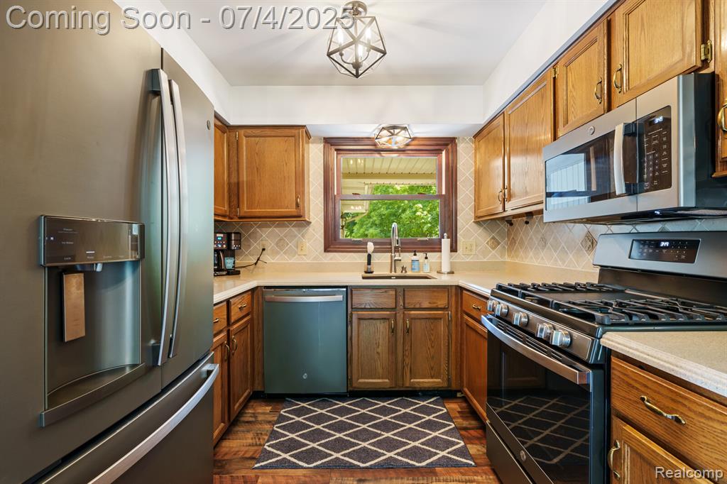 46314 Rockledge Drive, Plymouth, MI 48170 — Photo 11
