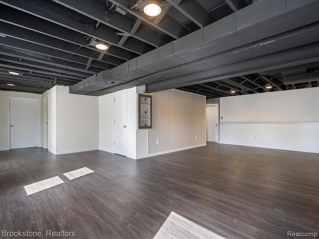 576 E Flint Street, Lake Orion, MI 48362 — Photo 31