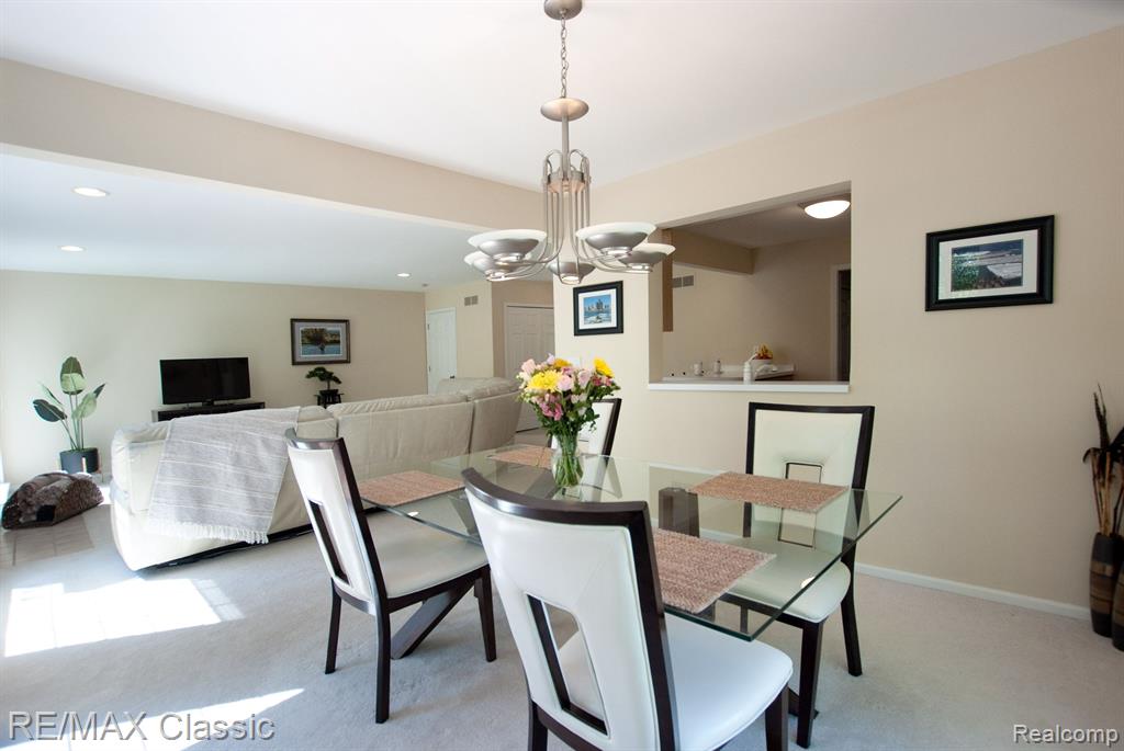 587 Winwood Circle, 20, Walled Lake, MI 48390 — Photo 11