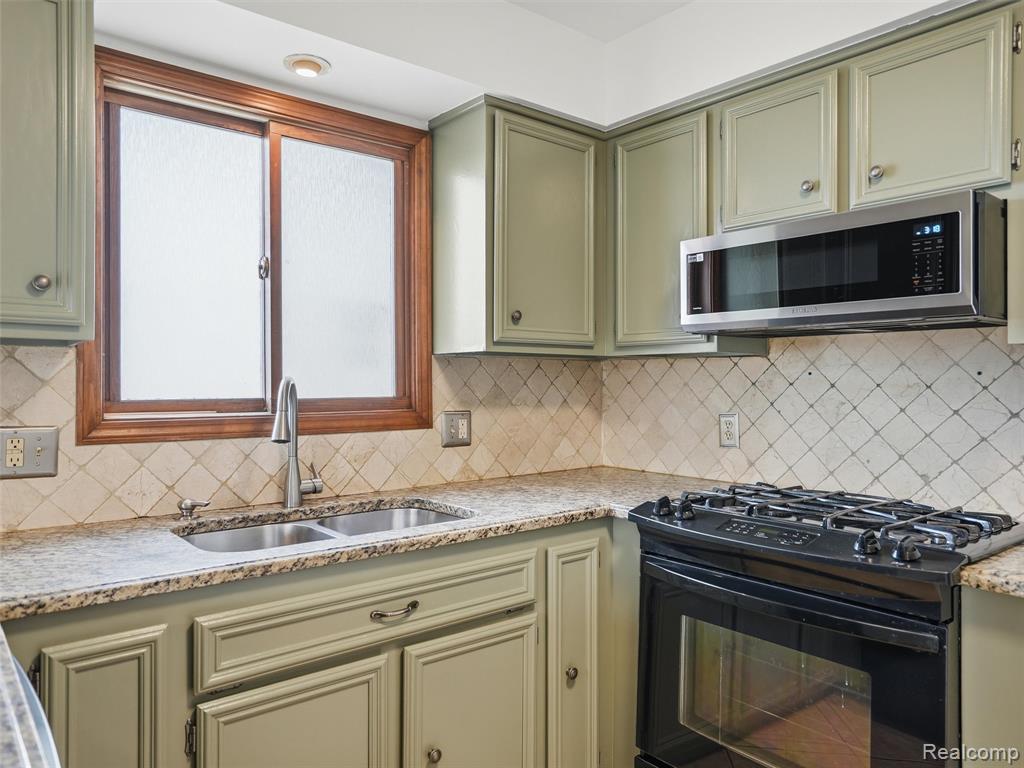 46689 Barbara Drive, Macomb, MI 48044 — Photo 17