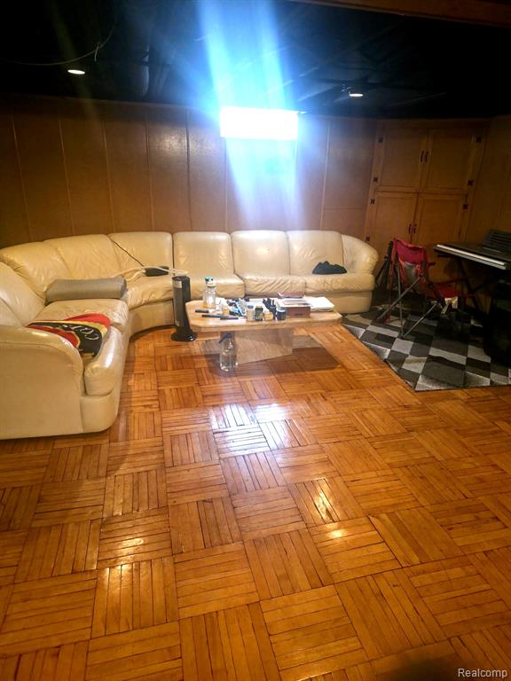 12835 W Parkway Street, Detroit, MI 48223 — Photo 24
