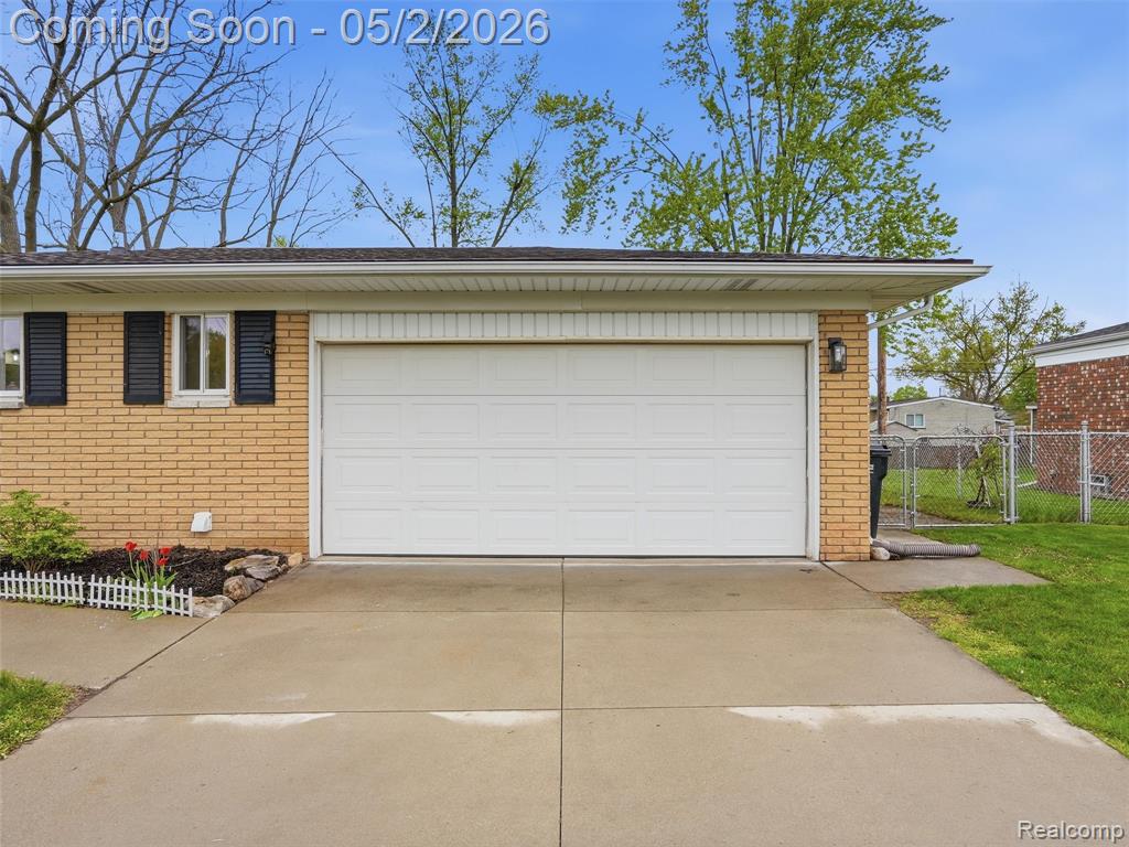 8618 Alwardt Drive, Sterling Heights, MI 48313 — Photo 39