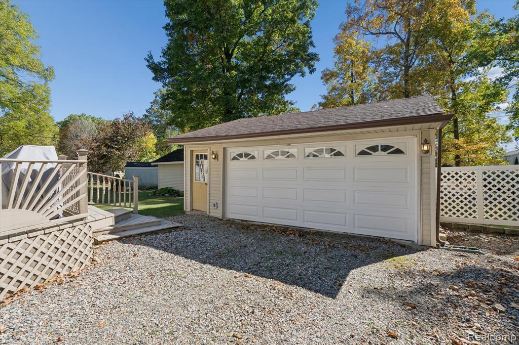 1560 Odette, Hartland, MI 48353 — Photo 36