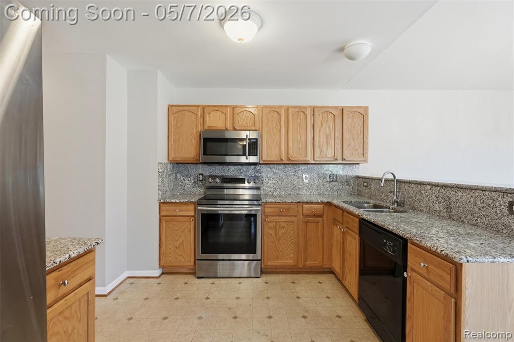 49118 Hawksburry Road, Canton, MI 48188 — Photo 12