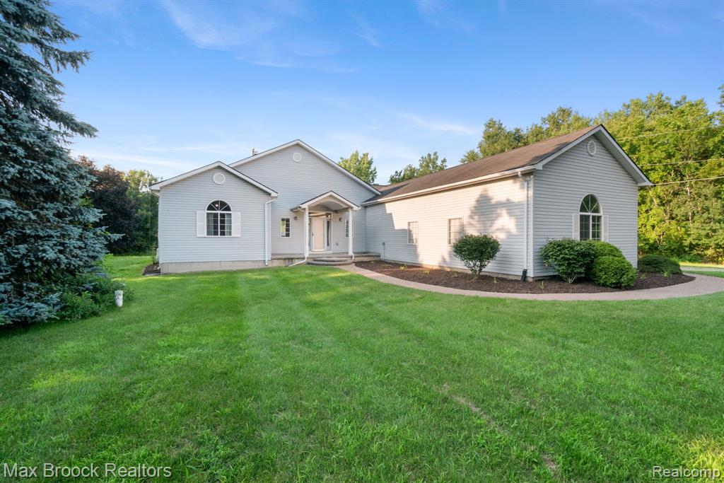 2165 Oakwood Road, Ortonville, MI 48462 — Photo 6
