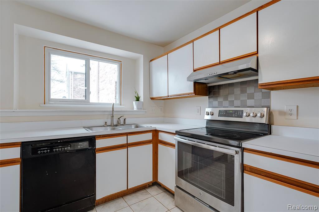42739 Lilley Pointe Drive, Canton, MI 48187 — Photo 4