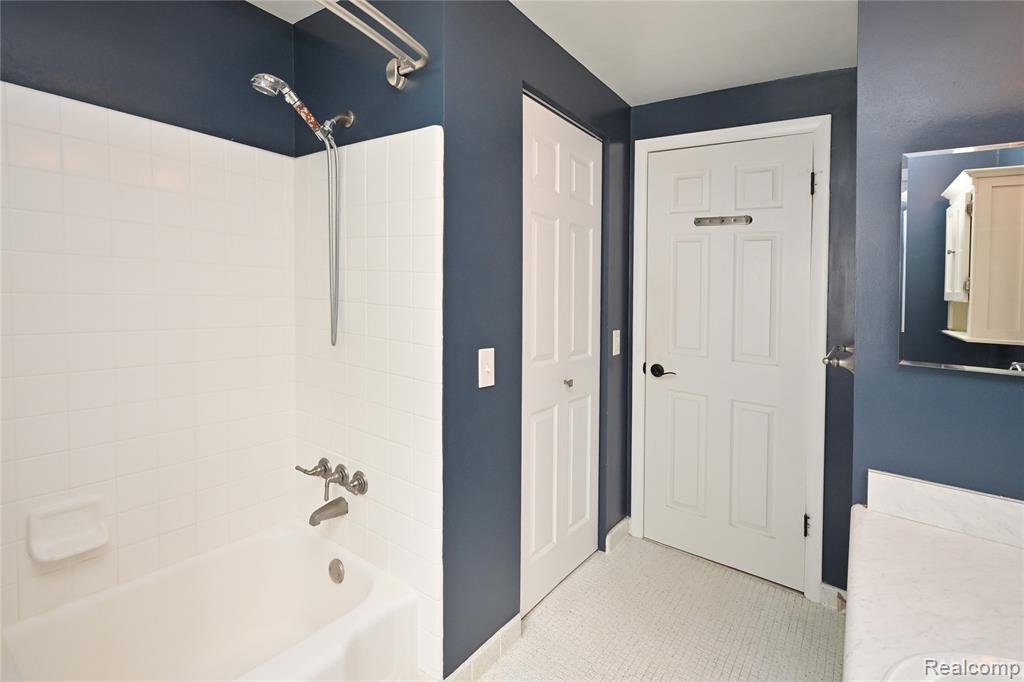 31310 Foxboro Way, Beverly Hills, MI 48025 — Photo 26
