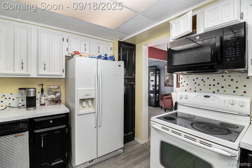 15721 Kristin Lane, Riverview, MI 48193 — Photo 14
