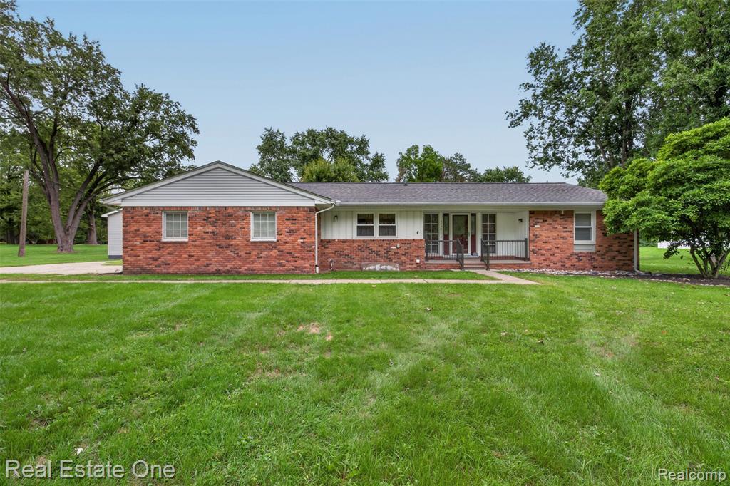 2230 Odette Drive, Waterford, MI 48328