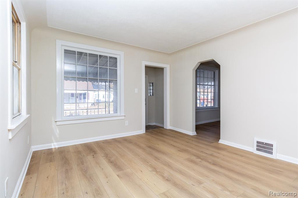 8316 RIVARD Avenue, Warren, MI 48089 — Photo 5