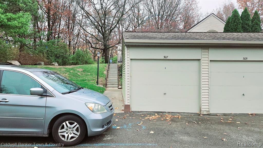 307 SPRING BROOKE Drive, Brighton, MI 48116 — Photo 5