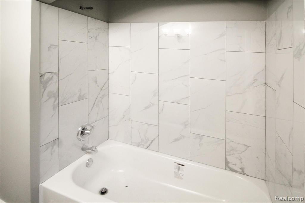 20560 DRESDEN Street, Detroit, MI 48205 — Photo 10