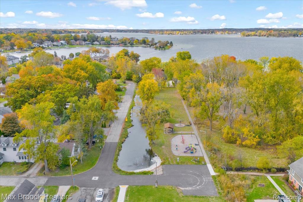 3087 Brock Street, Keego Harbor, MI 48320 — Photo 2
