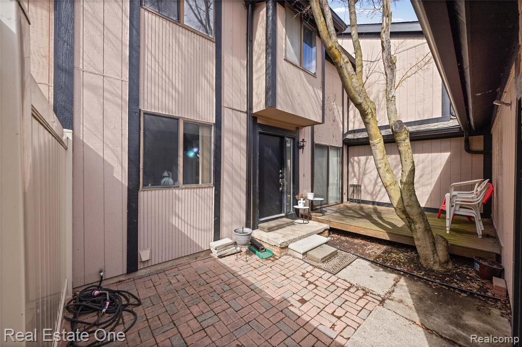 5226 Brett Court, West Bloomfield, MI — Photo 48