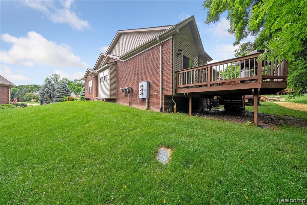 9566 KINGSWAY Circle, Clarkston, MI 48348 — Photo 42