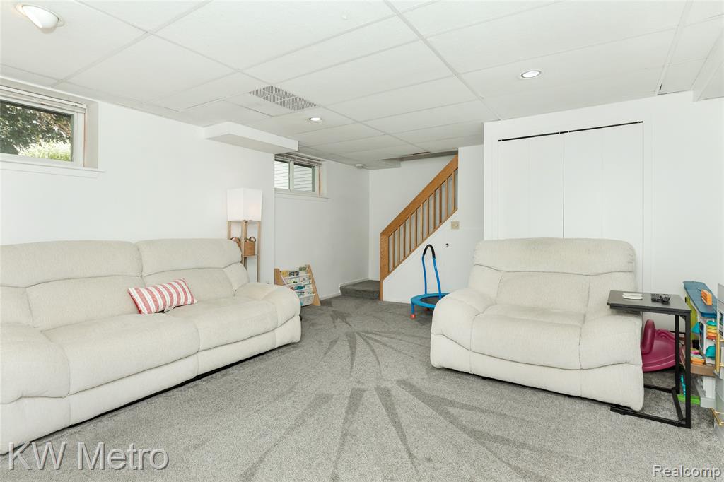 839 Dressler Lane, Rochester Hills, MI 48307 — Photo 32