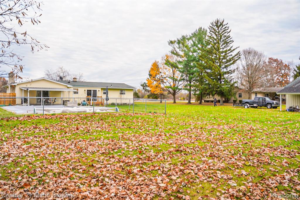 5521 N Belsay Road, Flint, MI 48506 — Photo 22