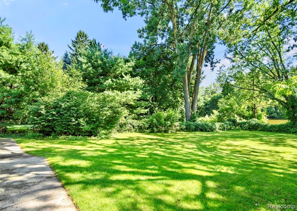 6333 Harriet Drive, Waterford, MI 48327 — Photo 45