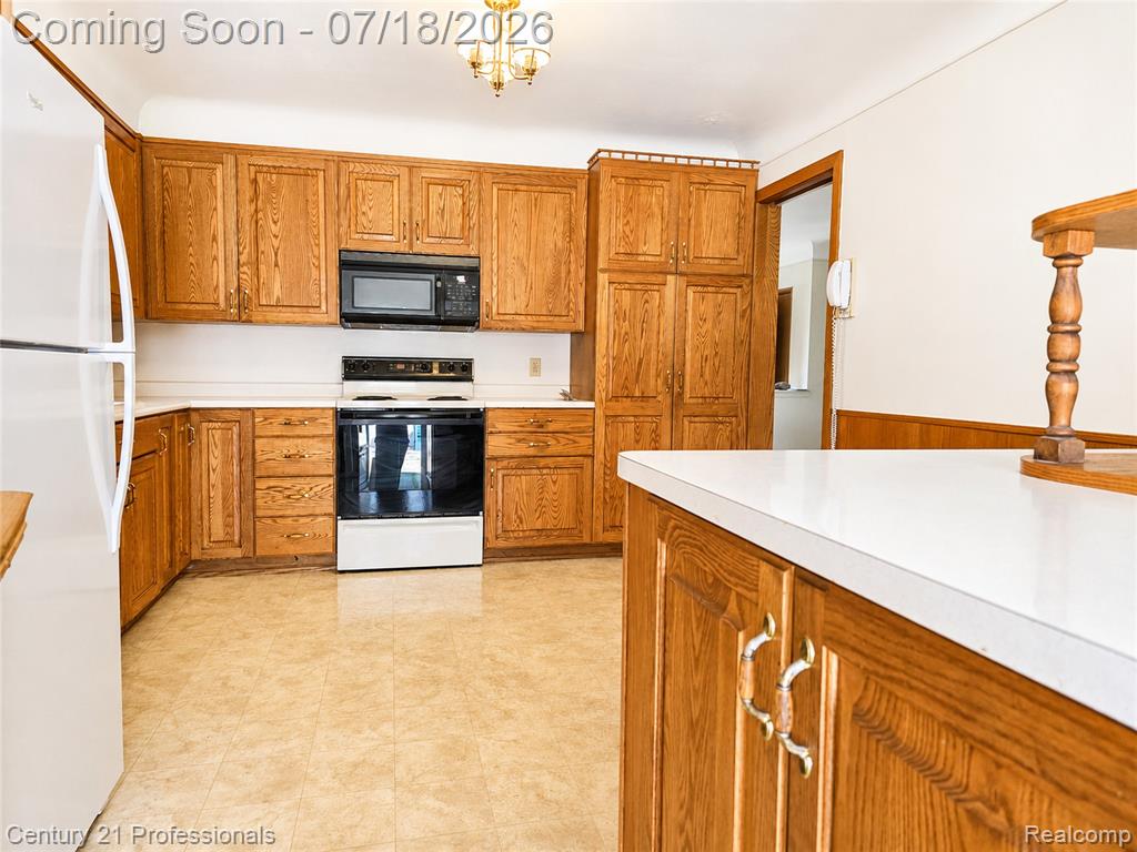 8563 Centralia Street, Dearborn Heights, MI 48127 — Photo 7