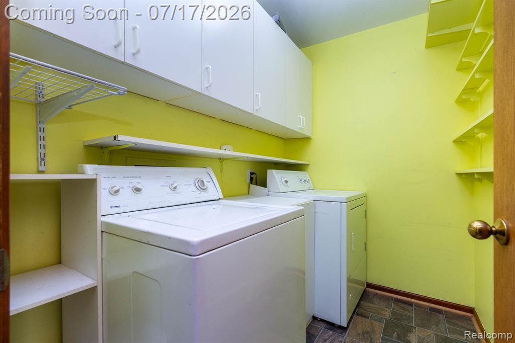 590 Saint John Street, Wyandotte, MI 48192 — Photo 23