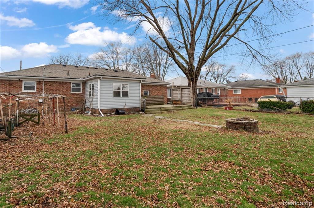 8457 Menge, Center Line, MI 48015 — Photo 29