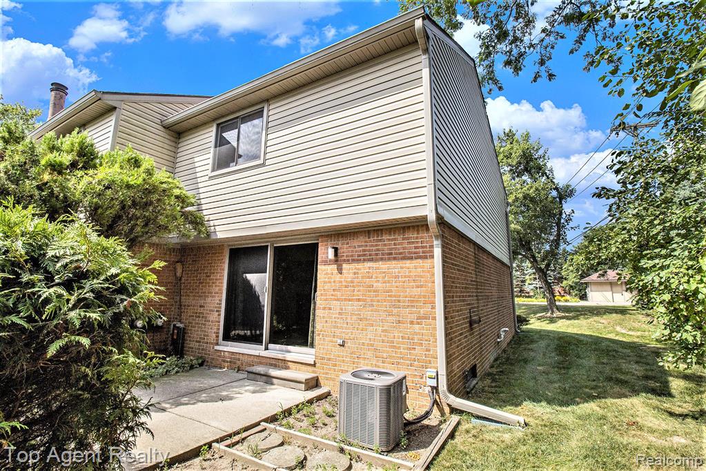 3990 Old Creek Road, Troy, MI 48084 — Photo 21