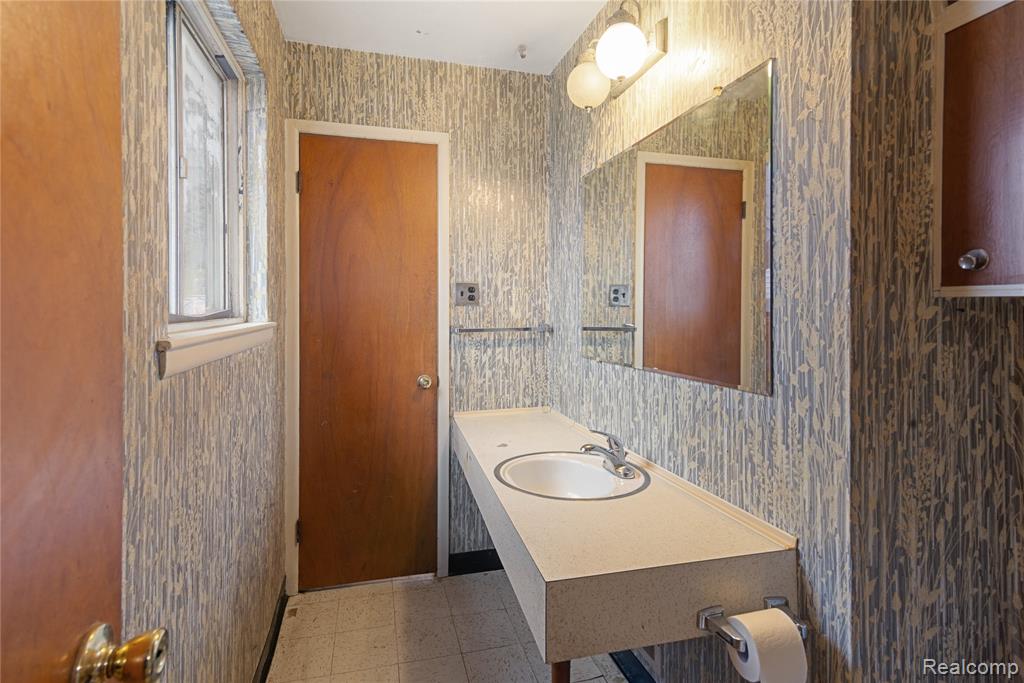 471 S Wildwood Street, Westland, MI 48186 — Photo 12