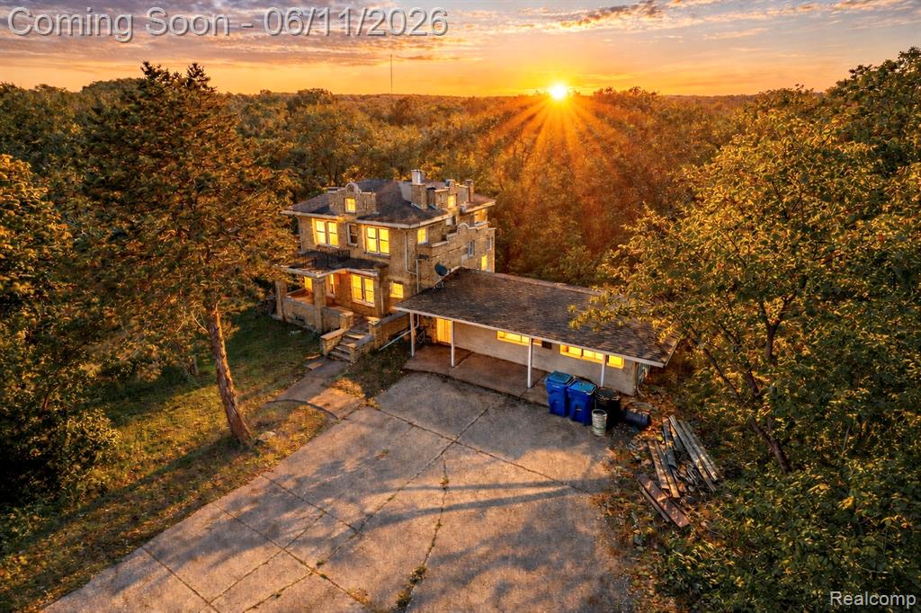 21855 Schoenherr Road, Warren, MI 48089