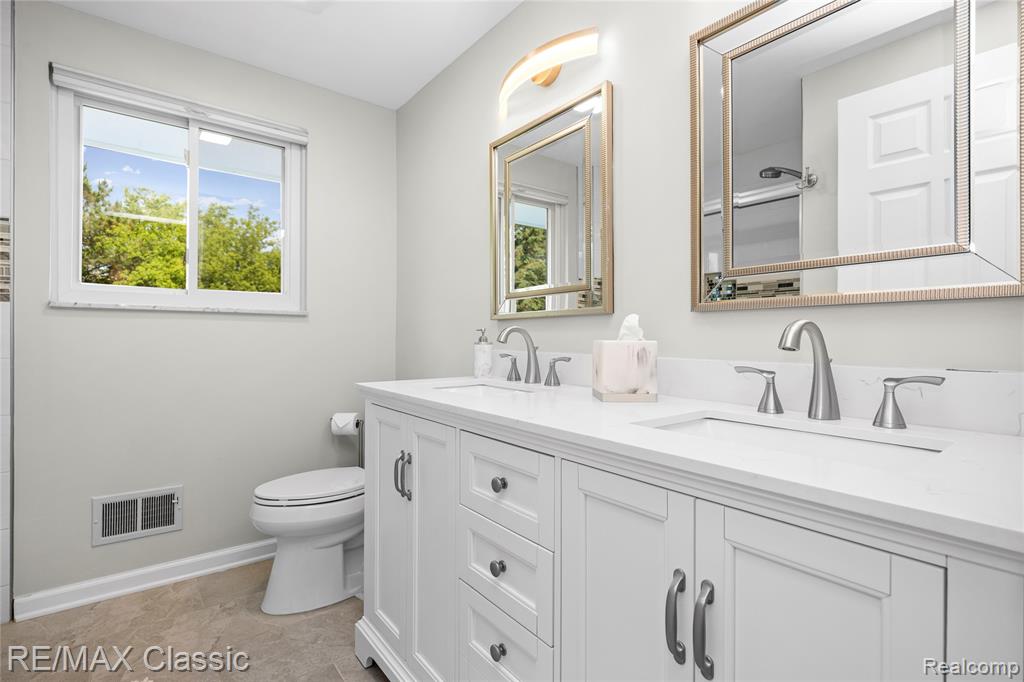 5651 Warrenshire Drive, West Bloomfield, MI — Photo 36