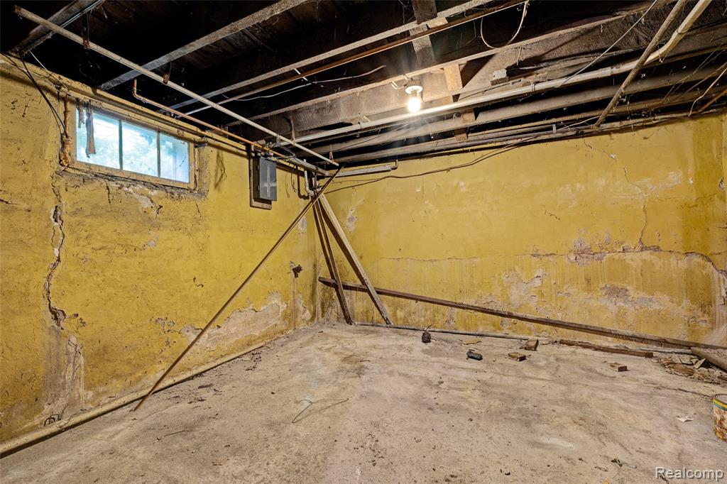 8028 Clarence Street, Goodrich Vlg, MI — Photo 46