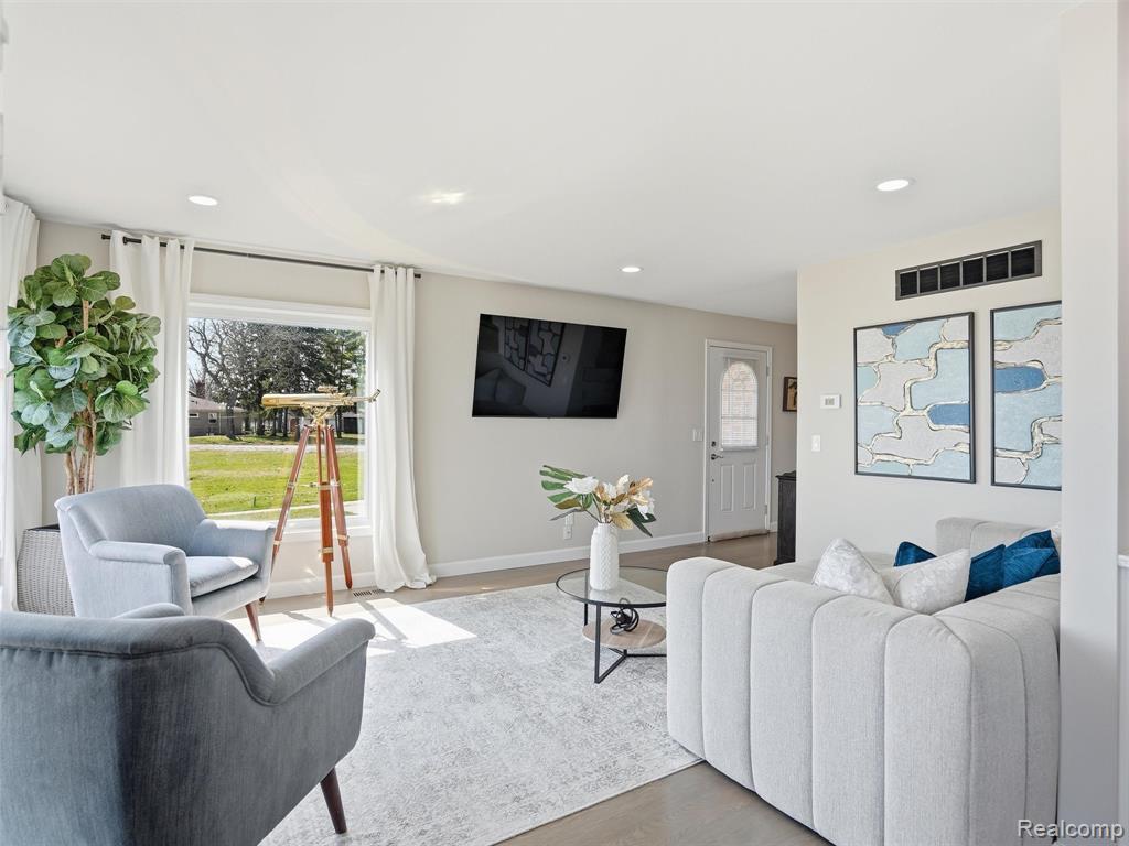 102 Lac Sainte Claire Drive, Saint Clair Shores, MI 48082 — Photo 17