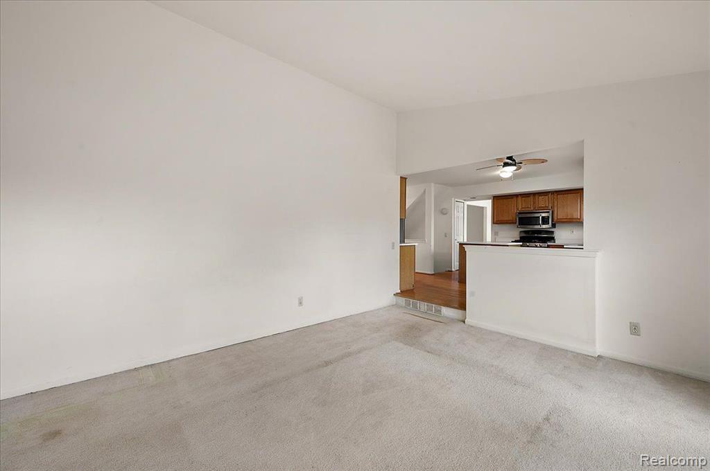 47235 SCARLET Drive S, Novi, MI — Photo 28