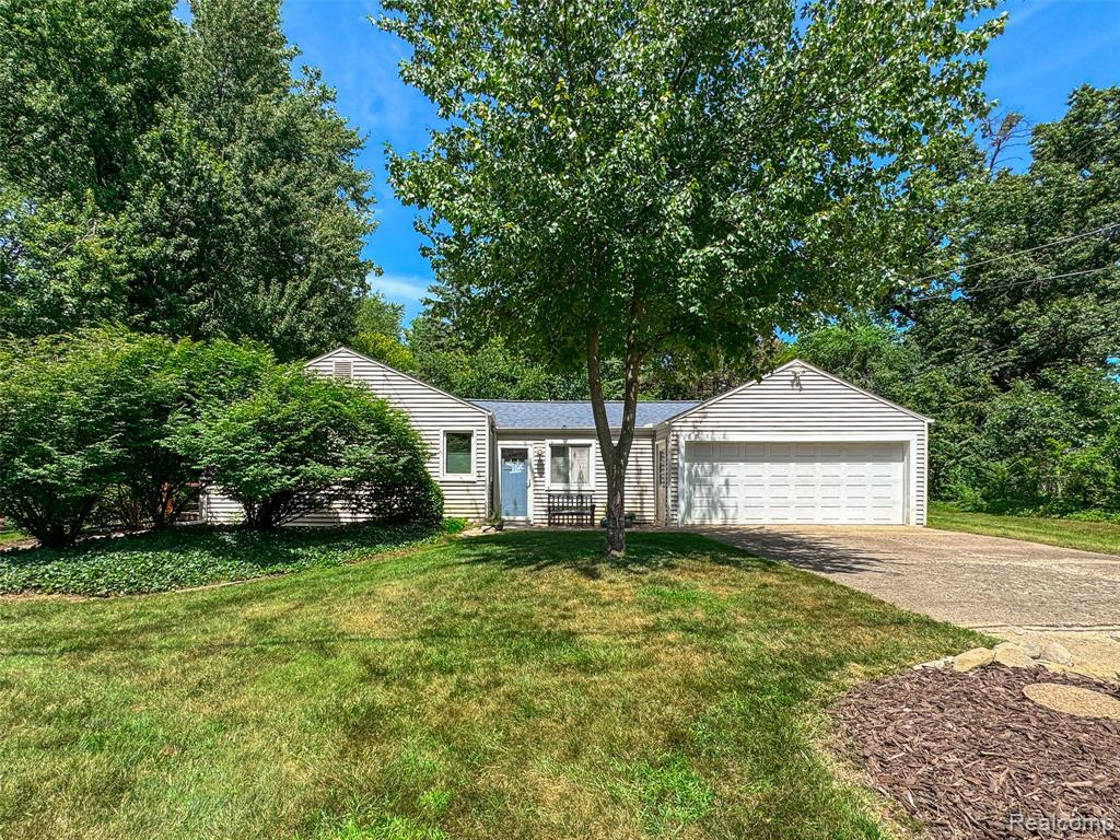 4379 Cedar Avenue, West Bloomfield, MI 48323 — Photo 26