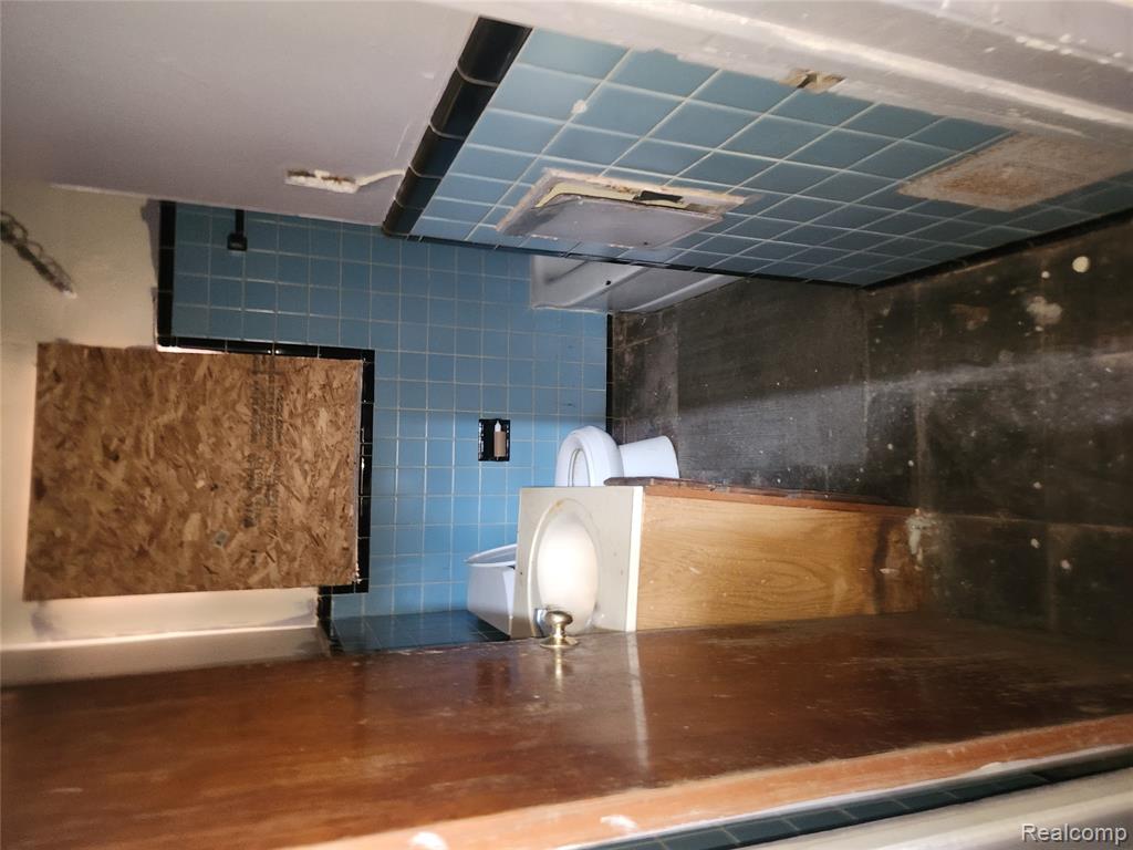 11669 Strathmoor Street, Detroit, MI, 48227