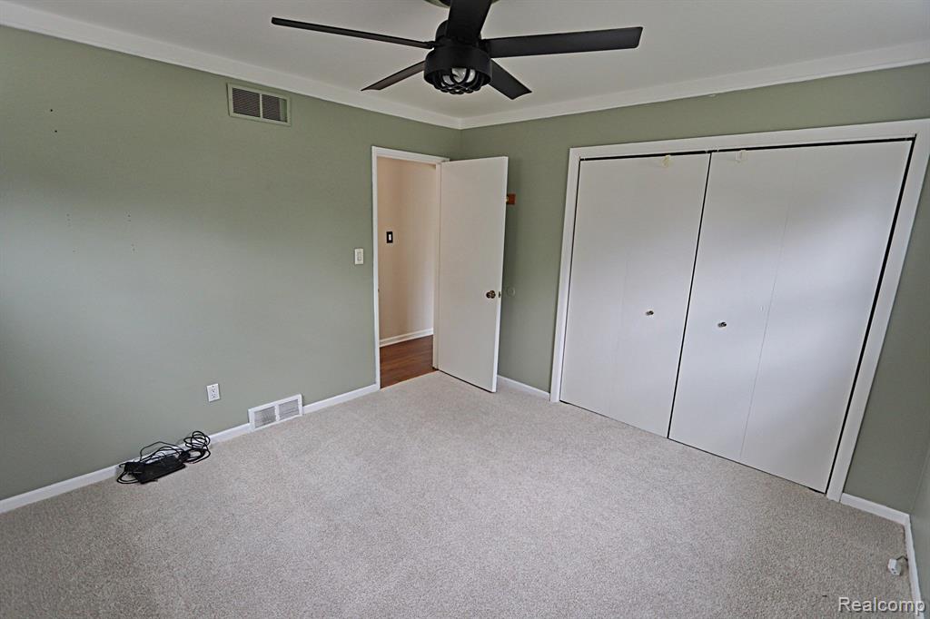 9929 DEERING Street, Livonia, MI 48150 — Photo 18