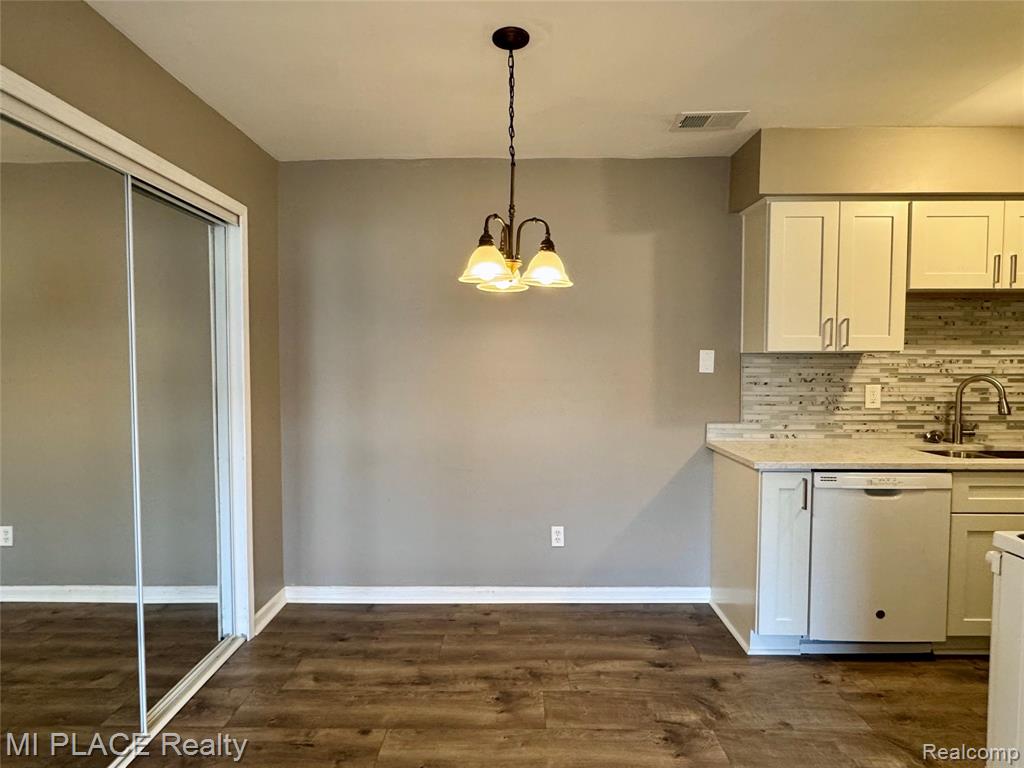 16150 Clarkson Drive, 13, Fraser, MI 48026 — Photo 10