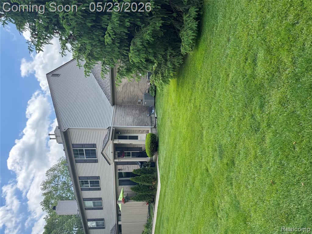 70 Pine Tree Ridge Drive, 2, Waterford, MI 48327 — Photo 28