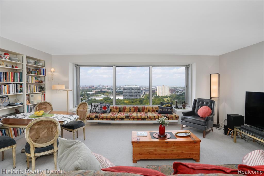 1300 E Lafayette Street, 2211, Detroit, MI 48207 — Photo 3