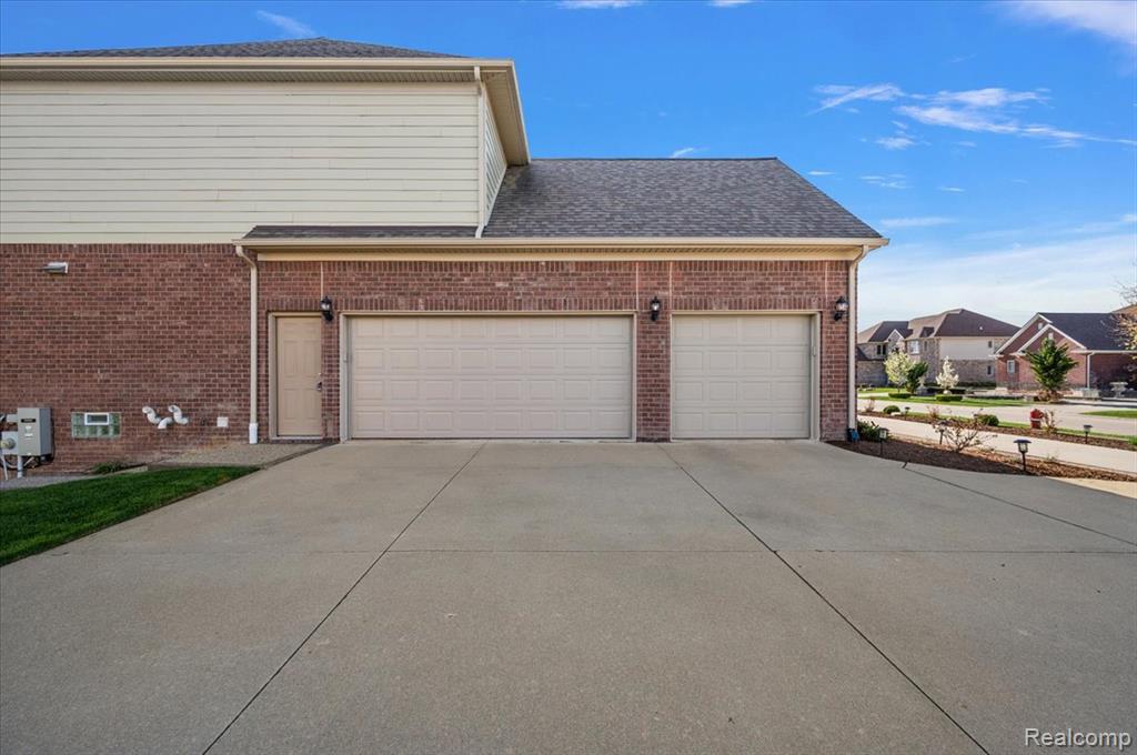 4366 S Lake Lane, Shelby Twp, MI 48316 — Photo 58