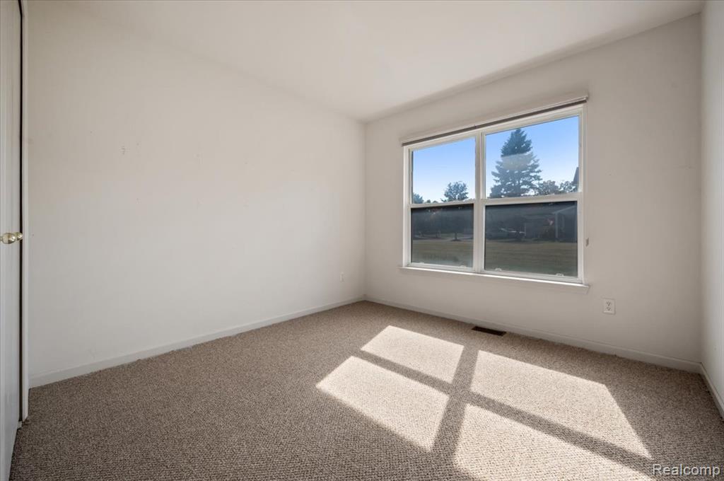 913 Rikki Ann Court, Wixom, MI 48393 — Photo 21