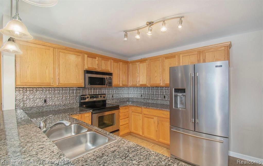 5739 Twin Oaks Drive, Sterling Heights, MI 48314 — Photo 3