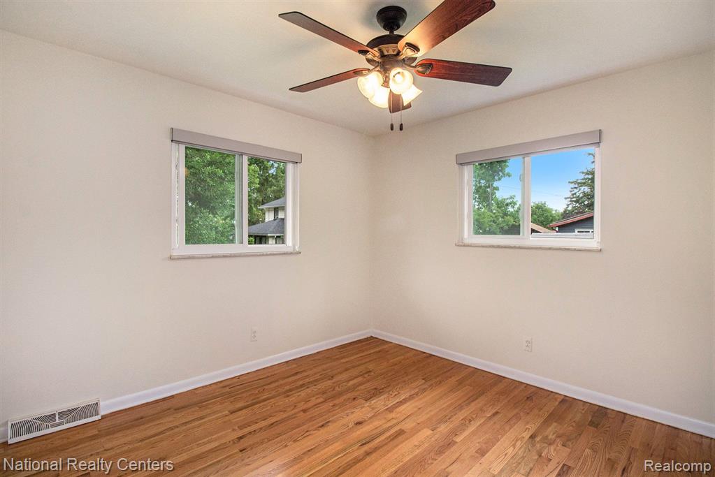 630 W LAKE Street, South Lyon, MI 48178 — Photo 9
