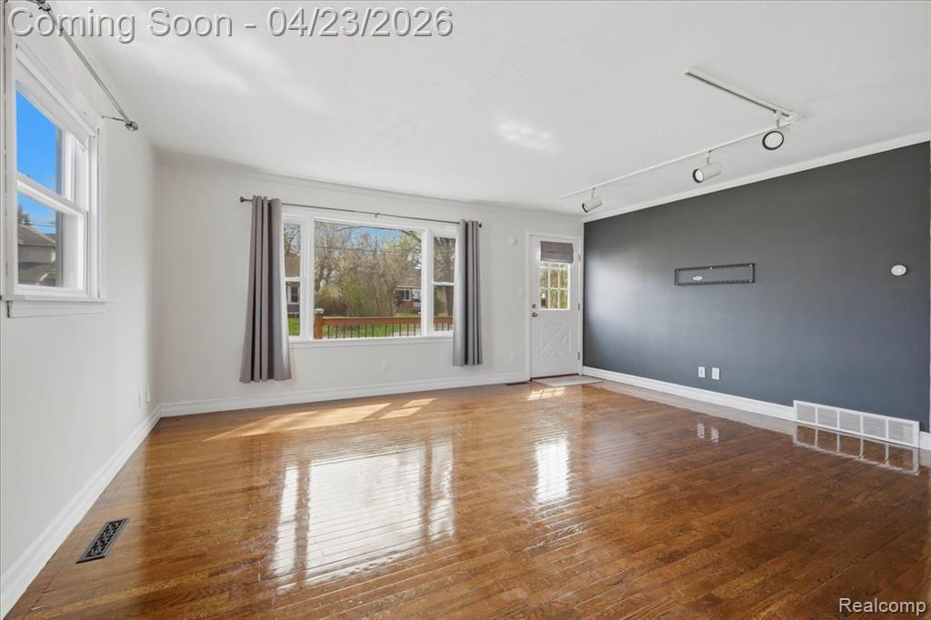4008 Woodmere Drive, Waterford, MI 48329 — Photo 6