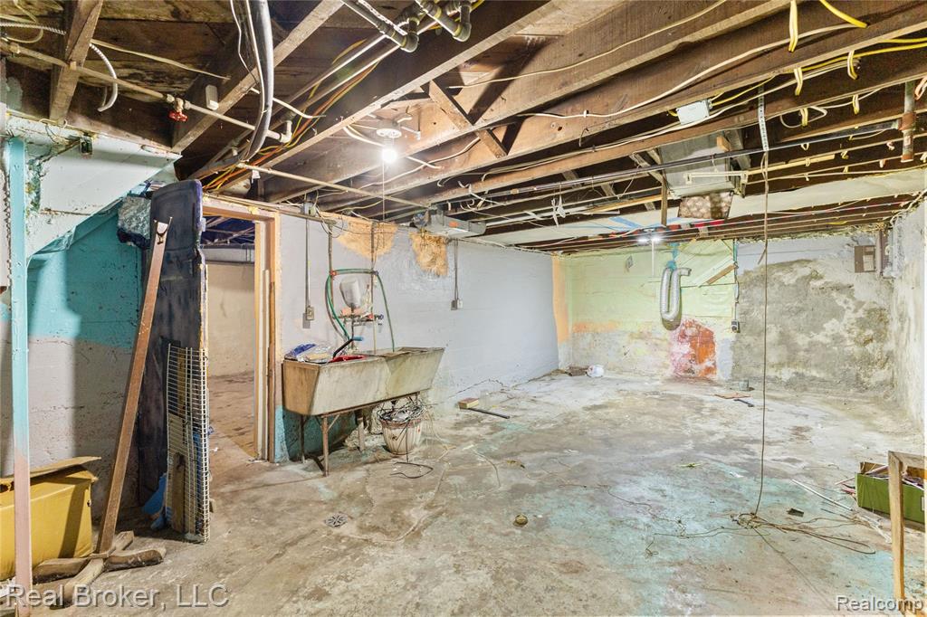 352 N Perry Street, Pontiac, MI 48342 — Photo 28
