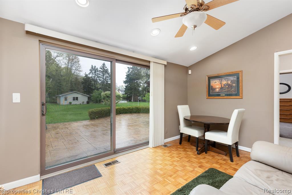 708 MOUNT VERNON Boulevard, Royal Oak, MI 48073 — Photo 16