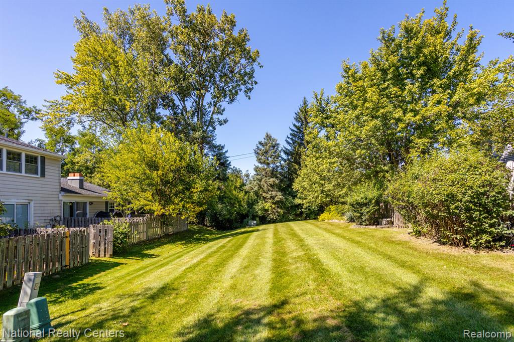 19487 EDDINGTON Pl, Northville, MI 48167 — Photo 22