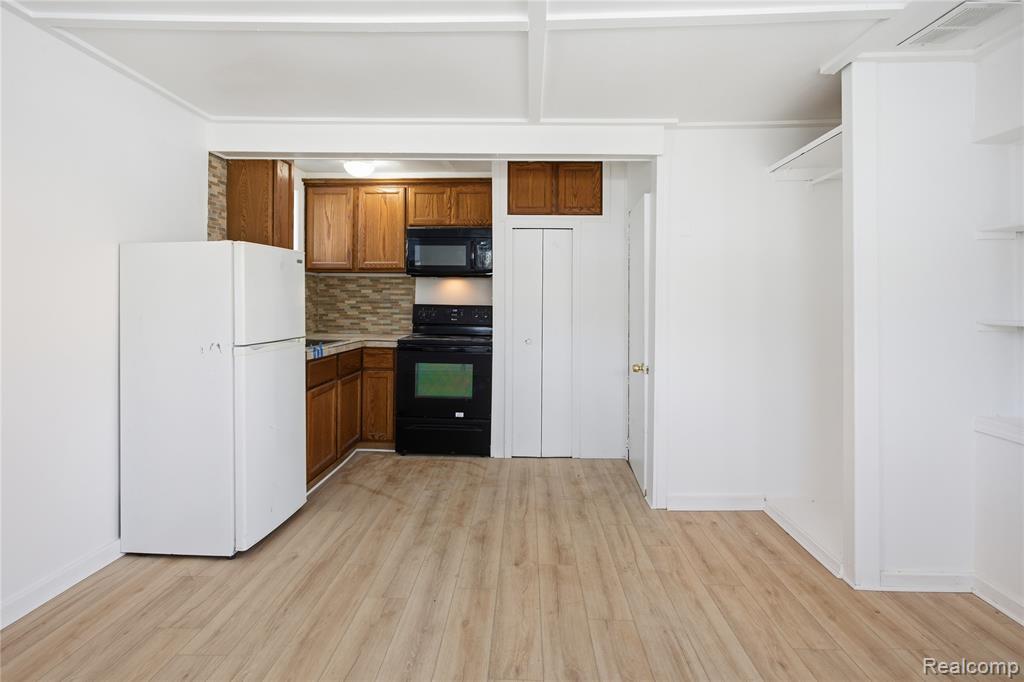 707 Buena, Lake Orion, MI, 48362