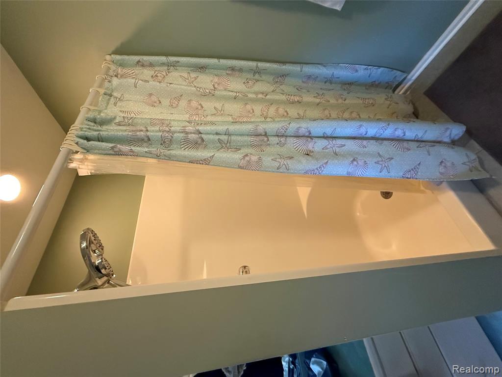 8318 Mill Pointe Court, Goodrich Vlg, MI — Photo 17