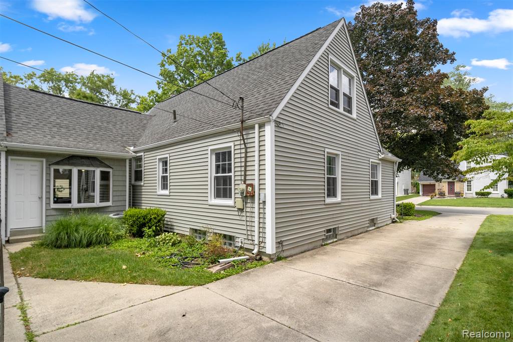 6 Berwick Lane, Dearborn, MI 48120 — Photo 35